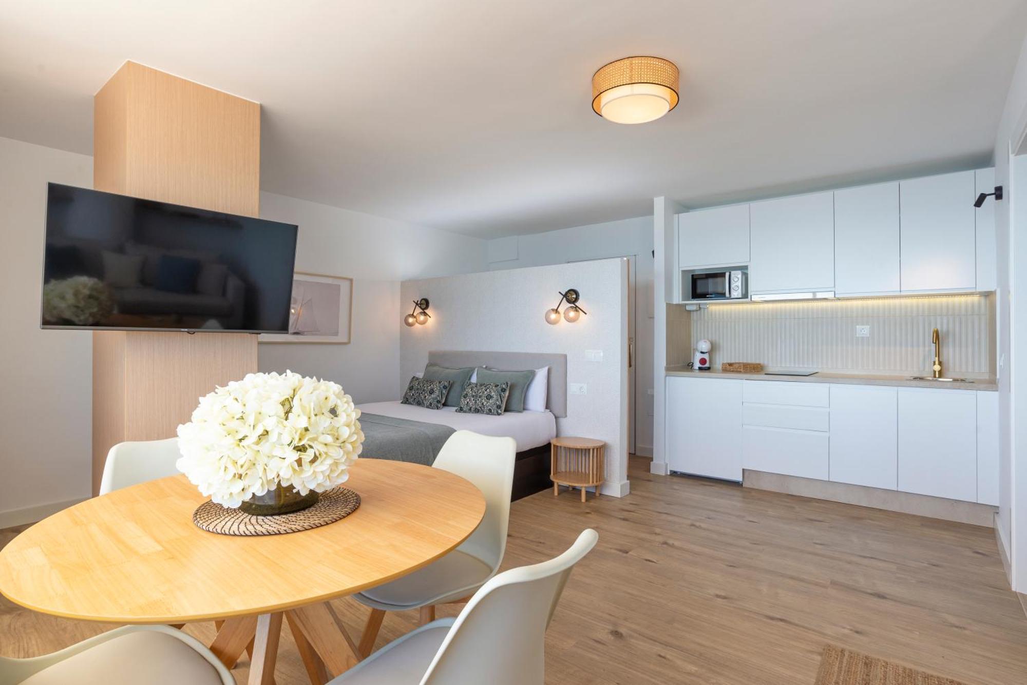 Mimosas & Sea Views By Ele Apartment